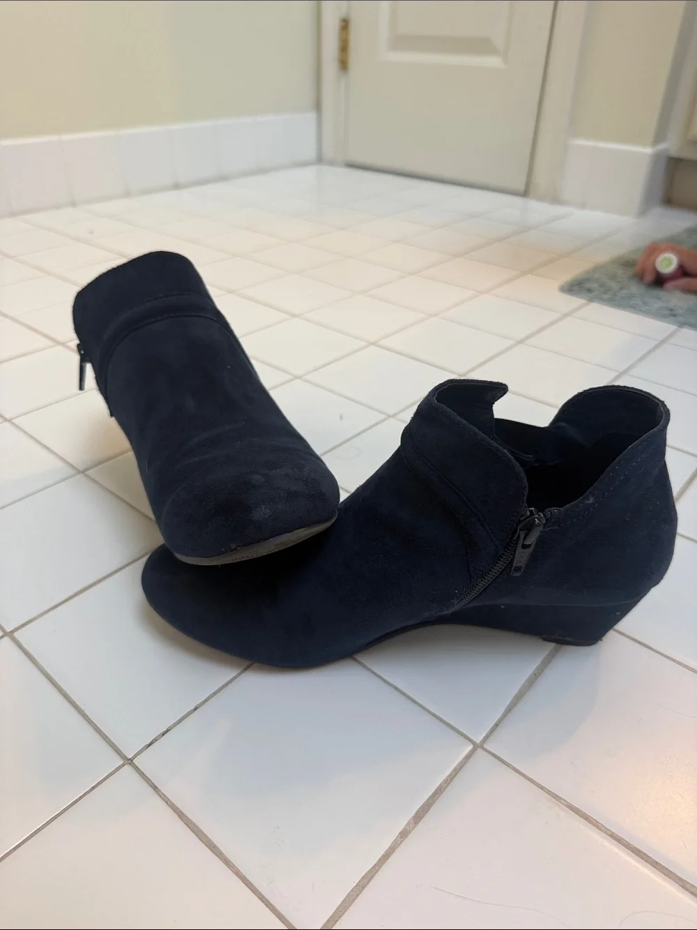 Women’s Croft and Barrow Navy Suede Slip-On Casual Shoes